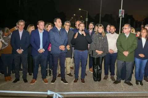 El Gobernador habilitó 5 mil metros de iluminación LED y 27 cuadras de asfalto en Ituzaingó